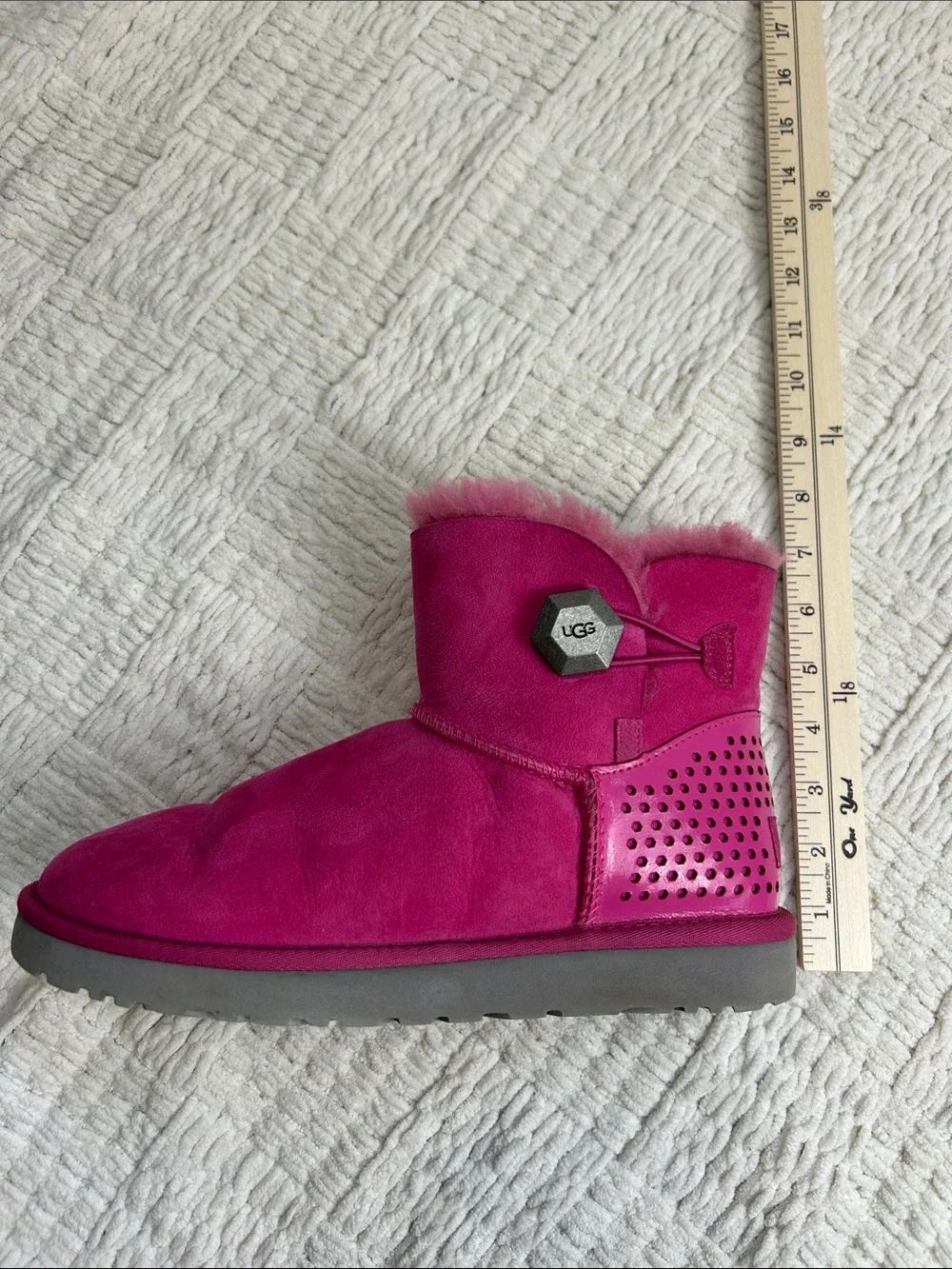 Ugh Mini Bailey Button Geo Perf Magenta Pink 10